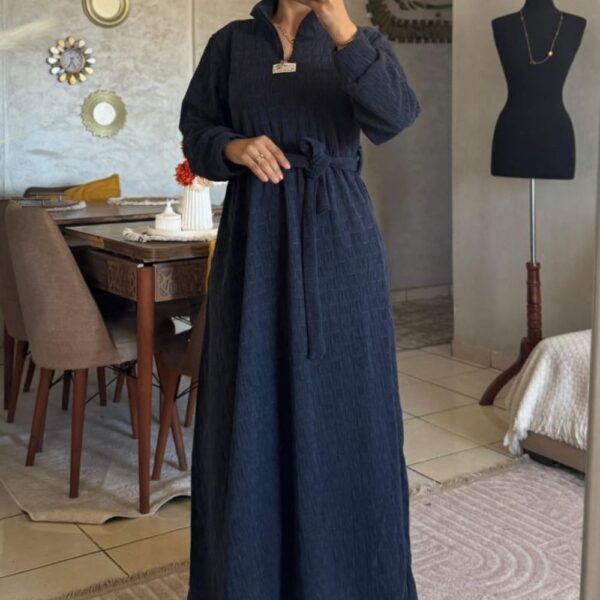 زي نسائي  على طراز الجلابة